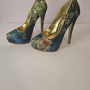 Aldo Teal Floral Platform Pumps with Gold Accents